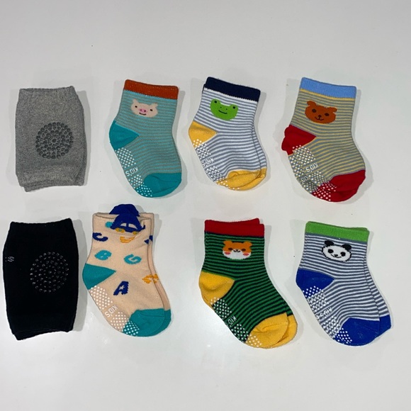 Baby Crawling Anti-Slip Kneepads‎ and Anti Slip Grippy Socks 0-12 Months - Picture 1 of 3